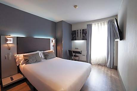 Double or Twin Room (1-2 Adults)