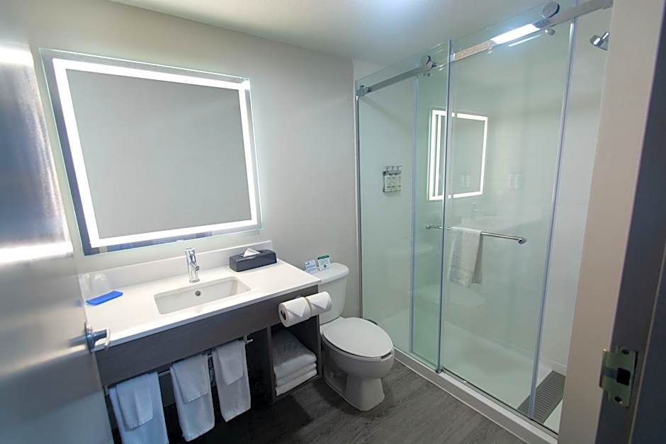Holiday Inn Express & Suites Cocoa by IHG