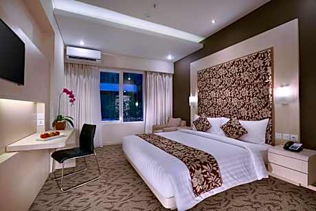 Deluxe Double or Twin Room with Pool View