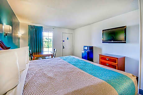 1 King Bed | Smoking, Micfridge
