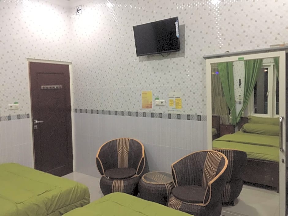 OYO Life 93055 Fathin Hotel