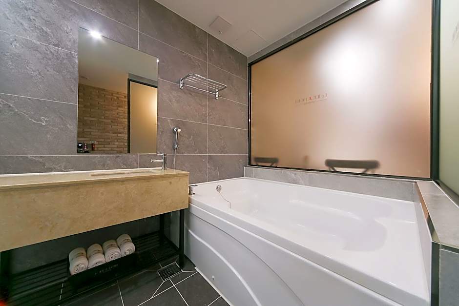 Le Idea Hotel