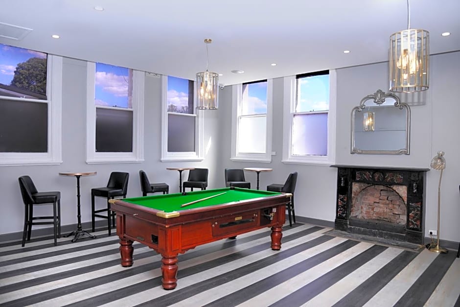 The Stirling Arms Hotel