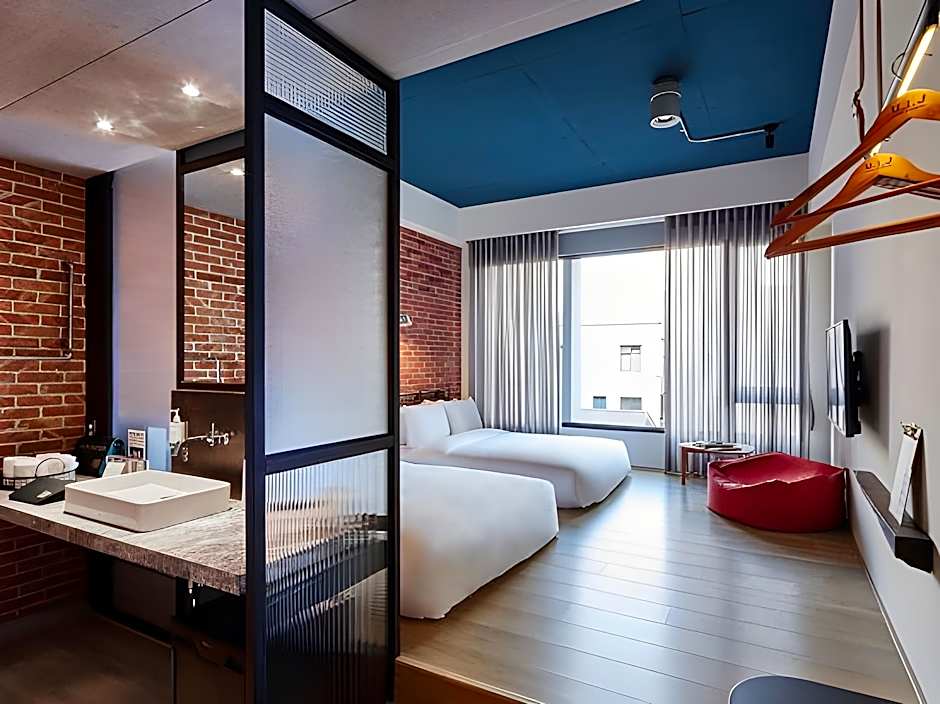 U.I.J Hotel&Hostel (UIJ)