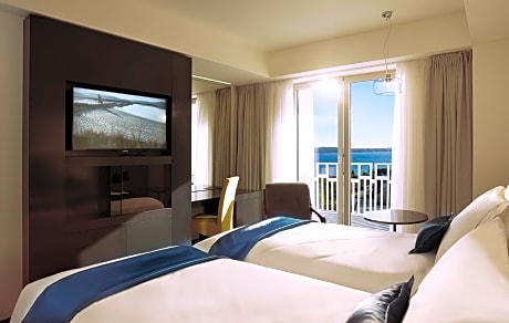 Twin room side sea view balcony