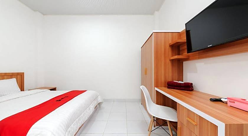 RedDoorz Plus Syariah near Mall Boemi Kedaton Lampung