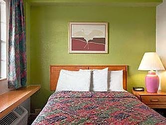 Days Inn by Wyndham West Memphis