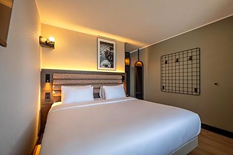 Superior Room - 1 King Bed