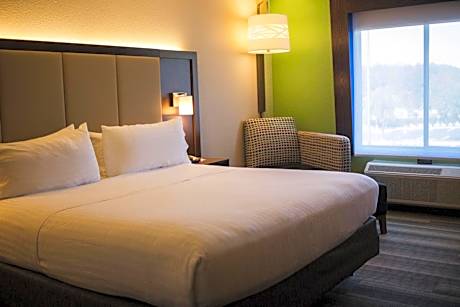 King Room - Mobility Access/Hearing Accessible