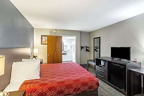 1 King Bed, Smoking, Accessible