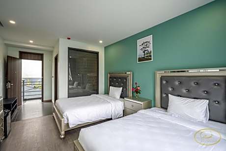 Spectacular 2 Double Bed Balcony Garden View