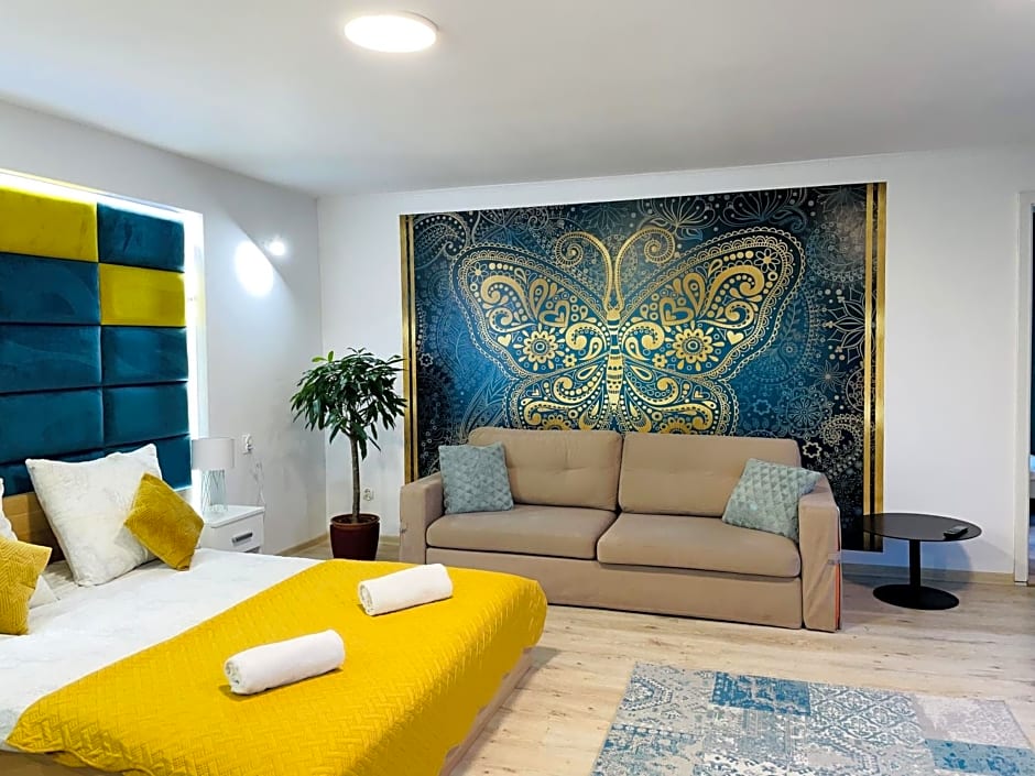 Rynek 14 - Pokoje hotelowe - Cafe&Restaurant - Parking - OrangeTV