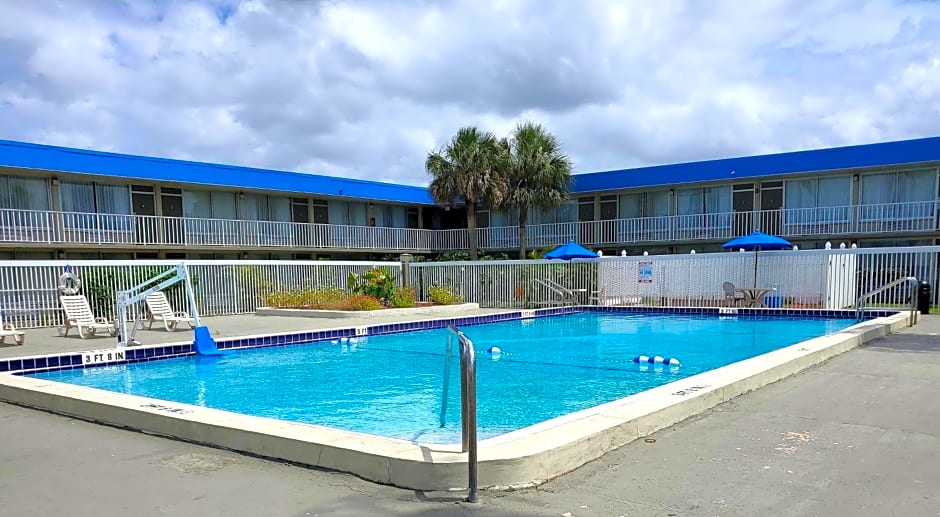 Days Inn by Wyndham Titusville Kennedy Space Center