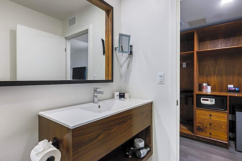 Skylark Hotel
