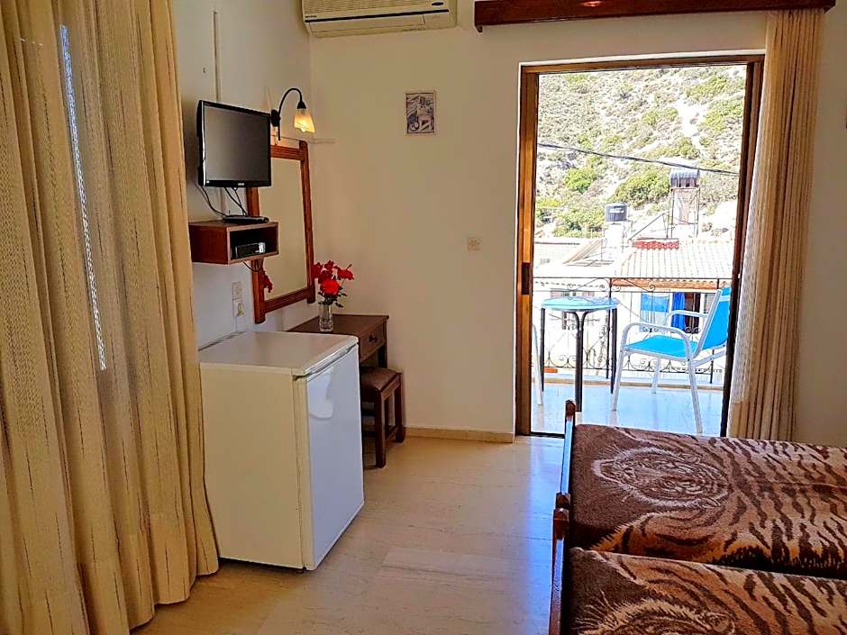 Photo 1 of 2 of Double Room