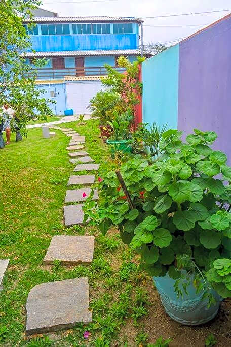 Casa com 4 suítes, cozinha, churrasqueira e praia