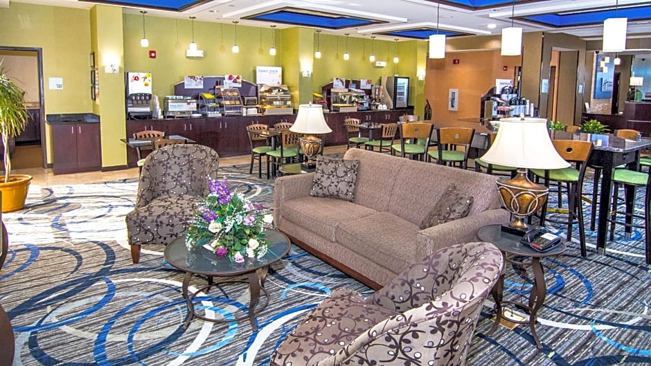 Holiday Inn Express & Suites Elkton - University Area By IHG