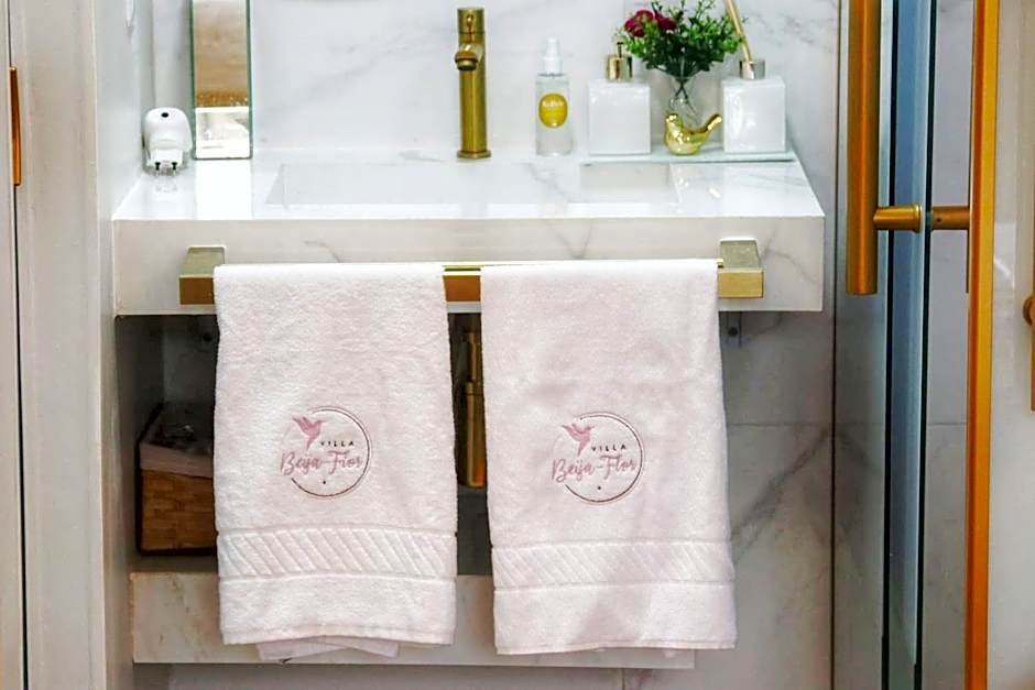 Villa Beija-Flor2: Suíte alexa e piscina privativa