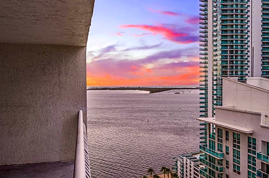 LUXURIOUS 1BR HIGH RISE CONDO BRICKELL-Free Parking