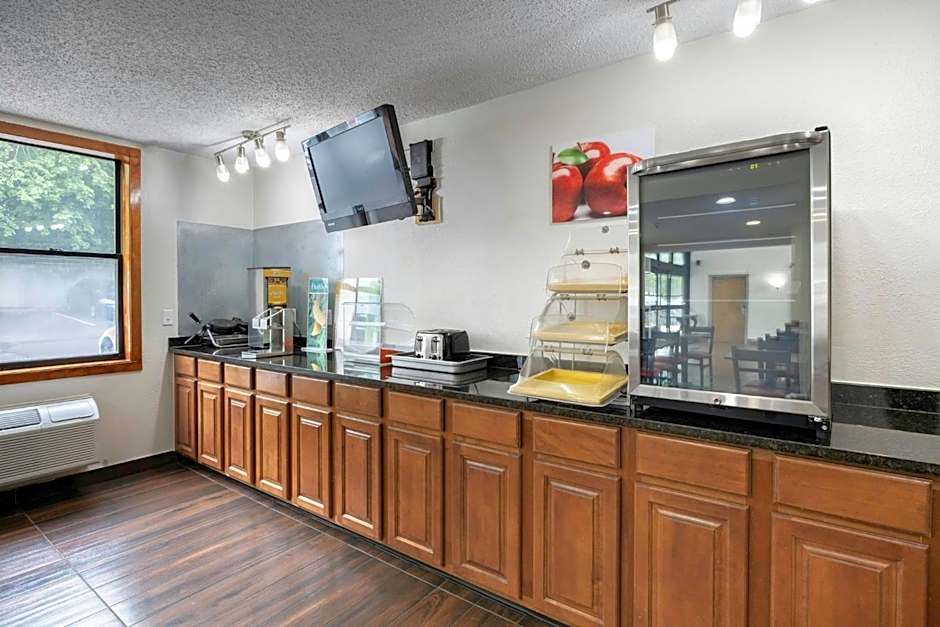 Red Roof Inn & Suites Middleborough