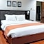 RedDoorz Plus @ Hotel Esse