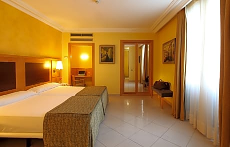 DOUBLE OR TWIN STANDARD ROOM