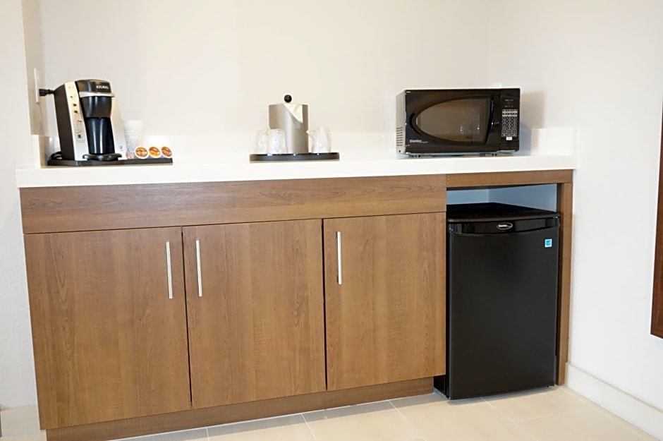 Holiday Inn Express Fremont - Milpitas Central By IHG