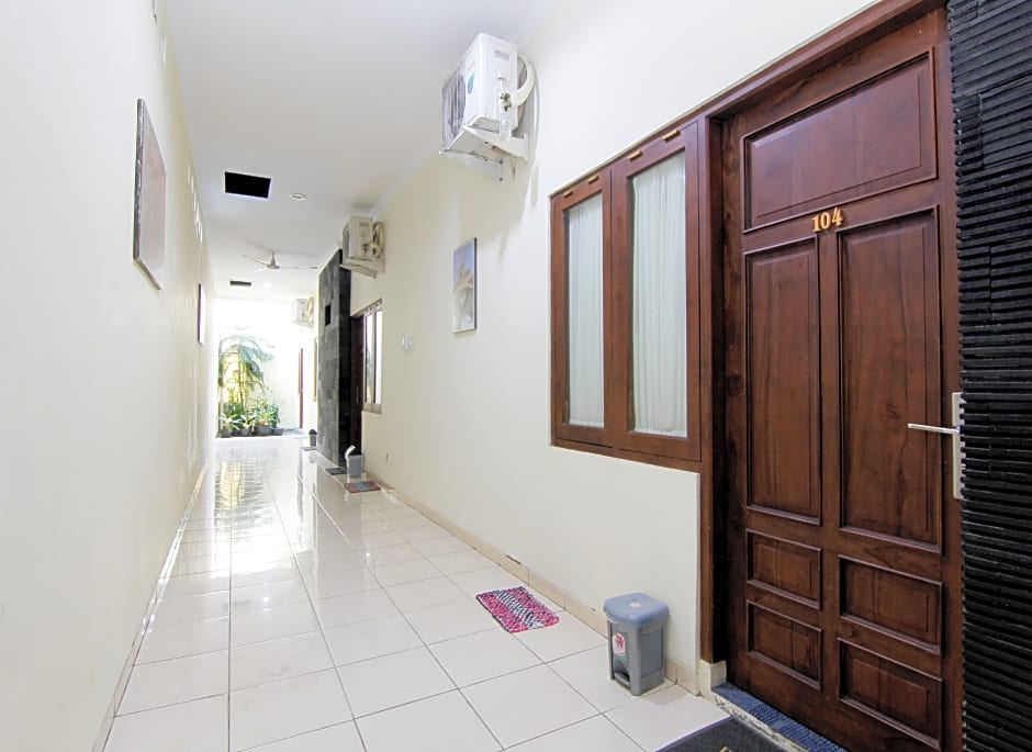 Embe Joglo Homestay by ZUZU