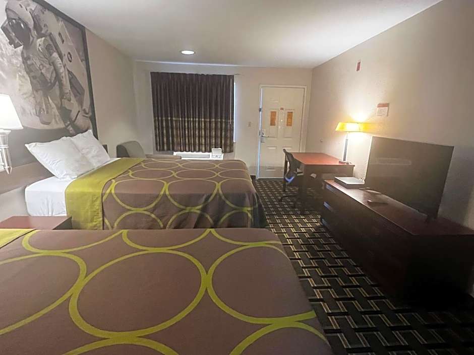 Super 8 by Wyndham Baytown / I-10 – Baytown, TX