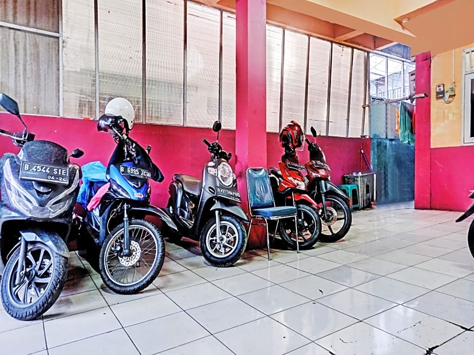 OYO 90469 Benhil Karet Tengsin