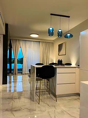 Liz suite