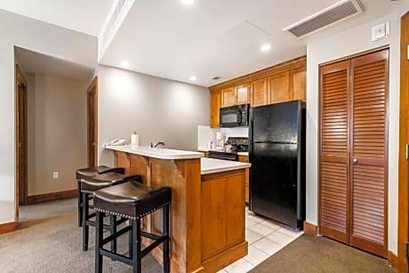 Sundial Lodge One Bedroom Suite