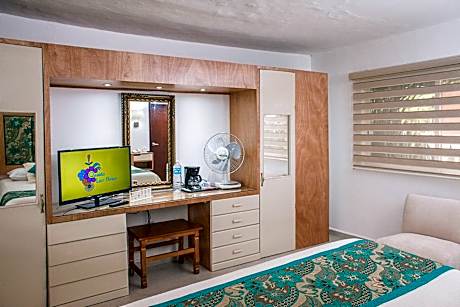 Junior Queen Suite