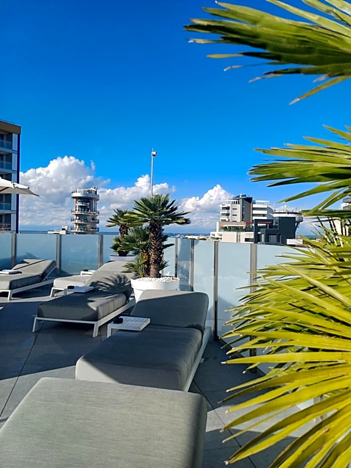 Monaco Suites Hotel