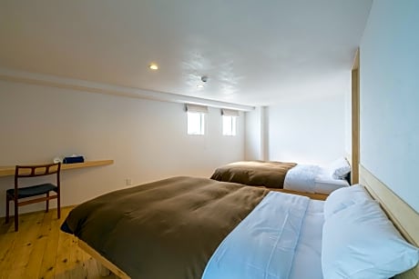 Deluxe Room with Two Double Beds and Sea View