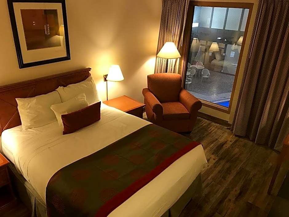 Ramada by Wyndham Albert Lea