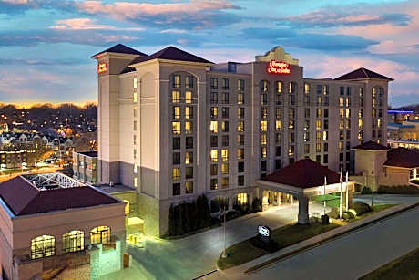 Hampton Inn By Hilton & Suites Kansas City-Country Club Plaza