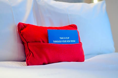 Standard Twin Room with Free Hot Breakfast