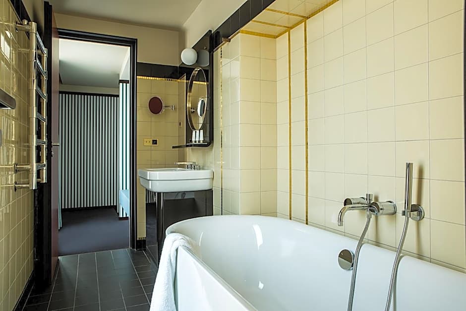 Hotel du Rond-Point des Champs-Elysees - Esprit de France