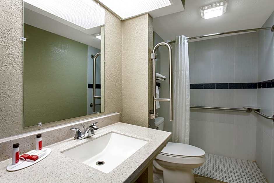 Travelodge by Wyndham Deltona