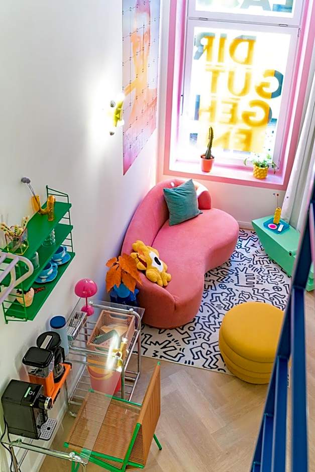 RetroPop Design Apartment , Designerzimmer für je 2 Personen, Top Lage, WIFI