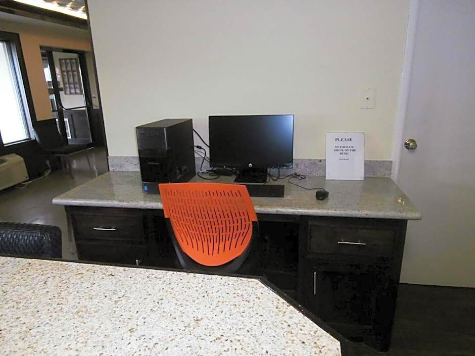 Americas Best Value Inn & Suites Thief River Falls