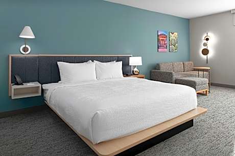 1 Bedroom Suite, 1 King, Sofa bed