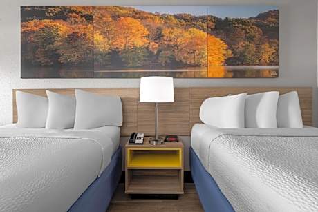 Studio Suite with Two Double Beds - Non-Smoking