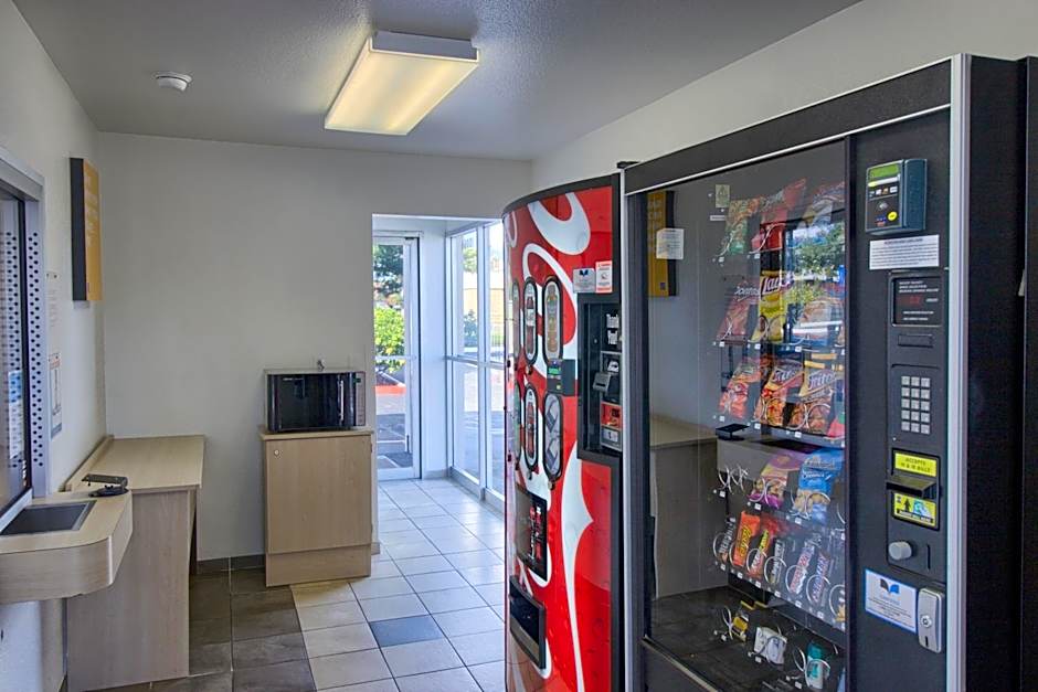 Motel 6-Everett, WA - North