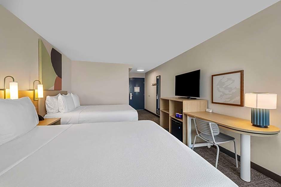 Spark by Hilton Bakersfield Central