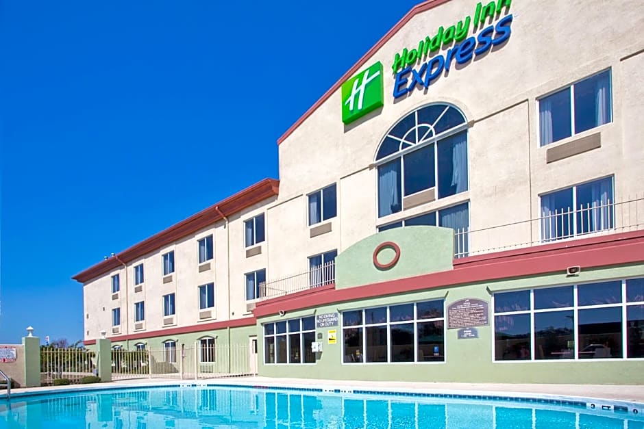 Holiday Inn Express & Suites Live Oak by IHG