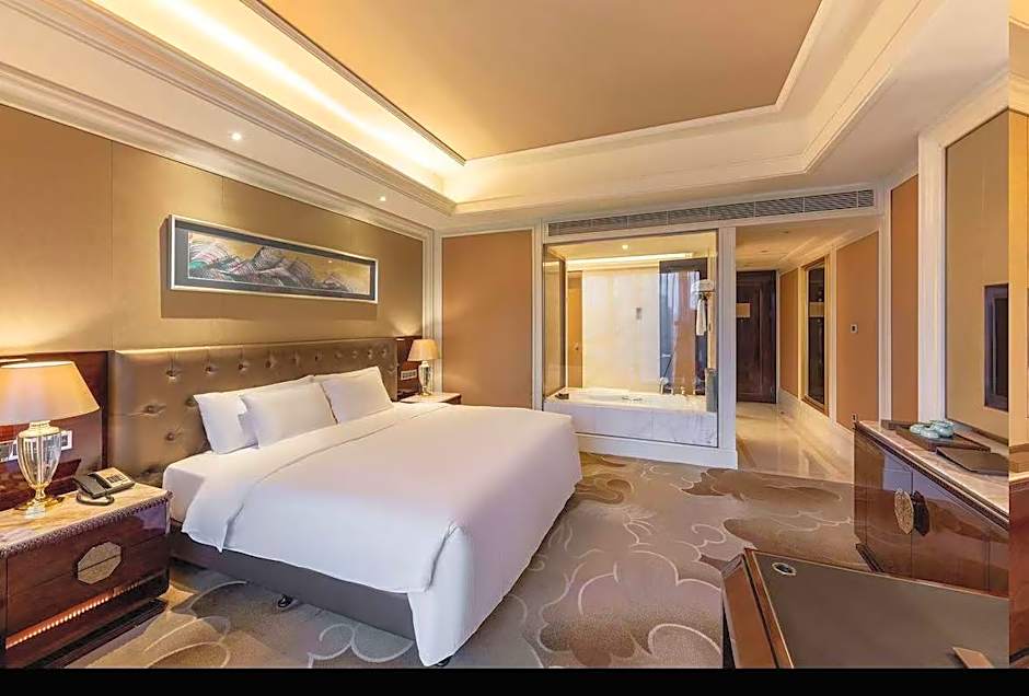 Deluxe Executive 1 King Bed — 4 fotoğraftan 1. fotoğraf