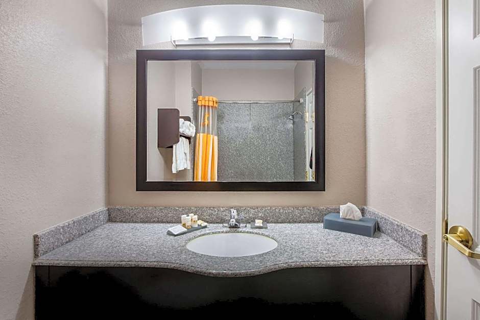 La Quinta Inn & Suites by Wyndham Pasadena