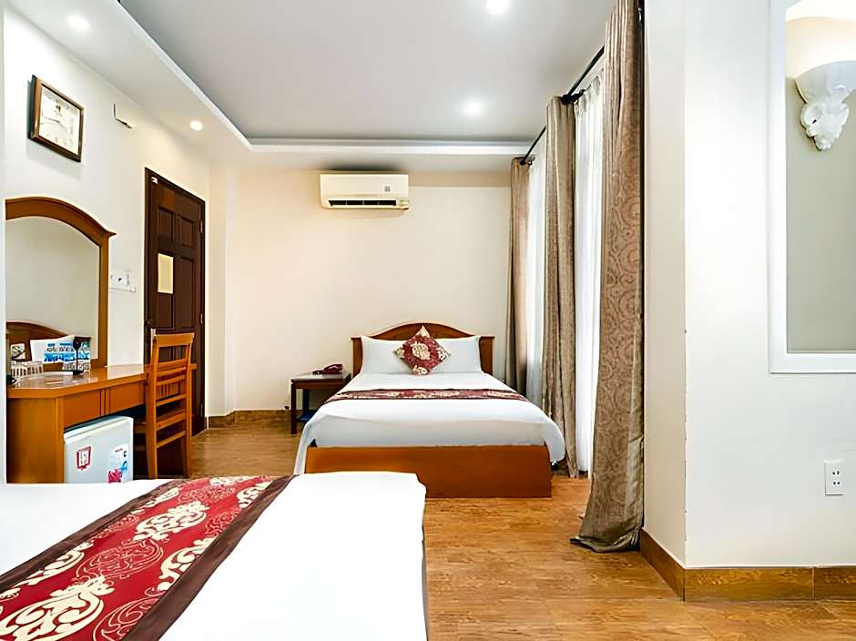 Queen Hotel Saigon Airport